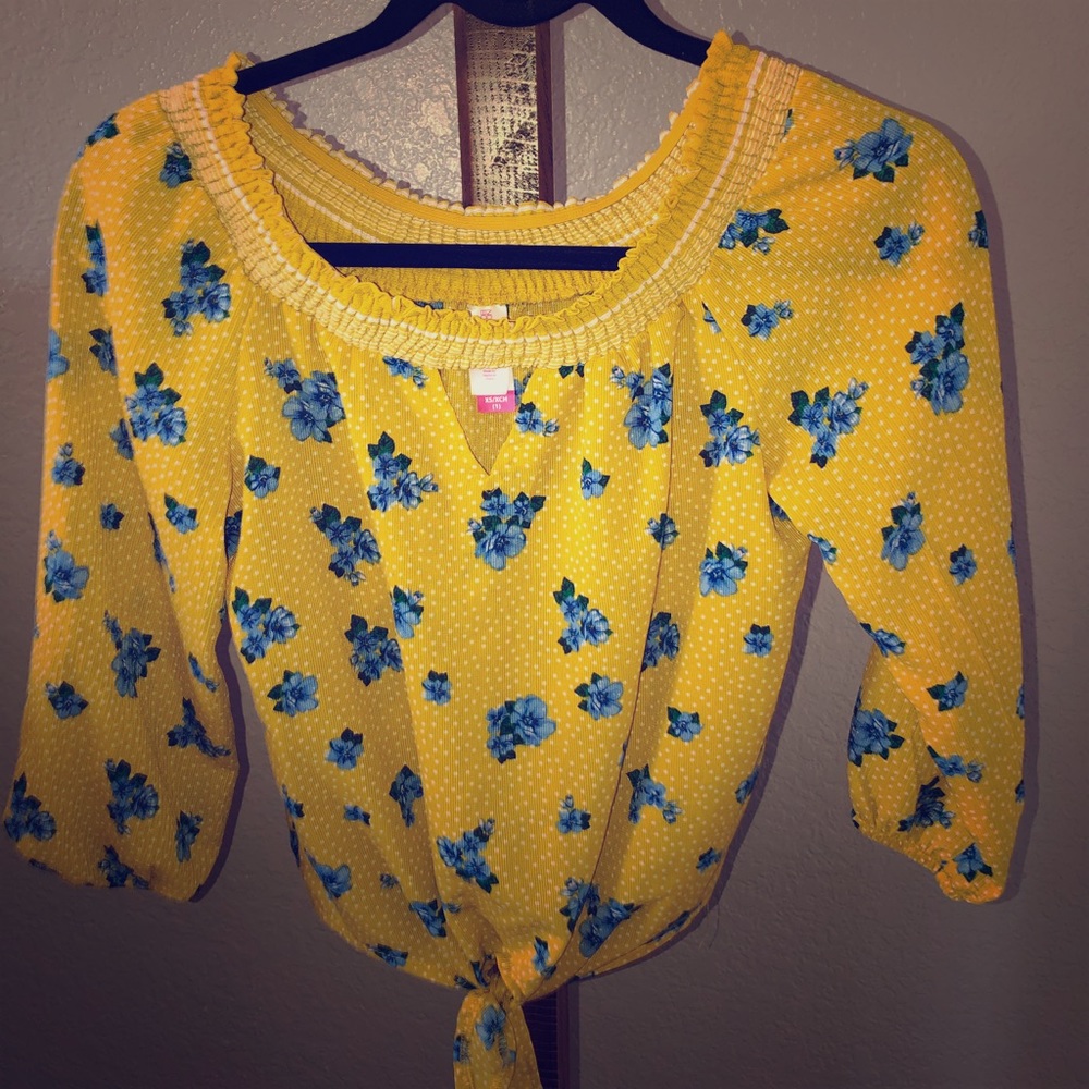 No boundaries yellow and blue shirt